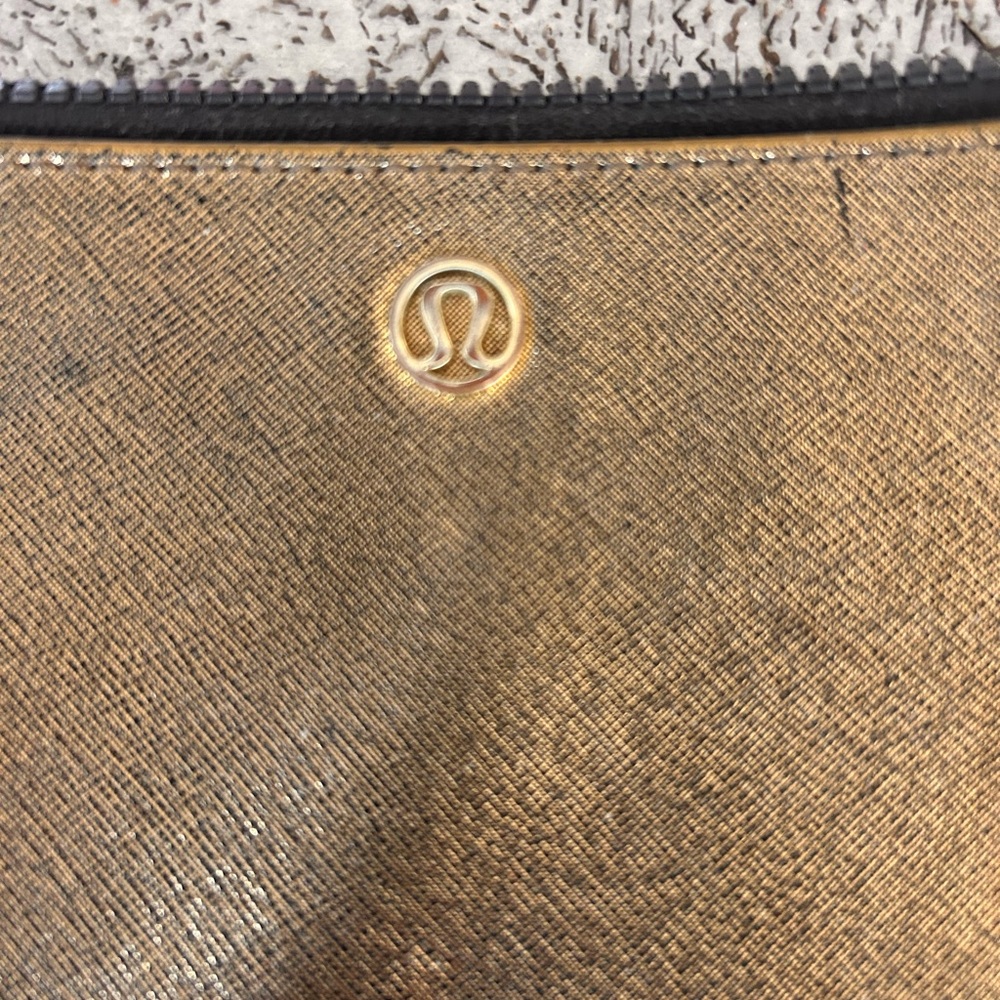 Lululemon used condition wristlet.